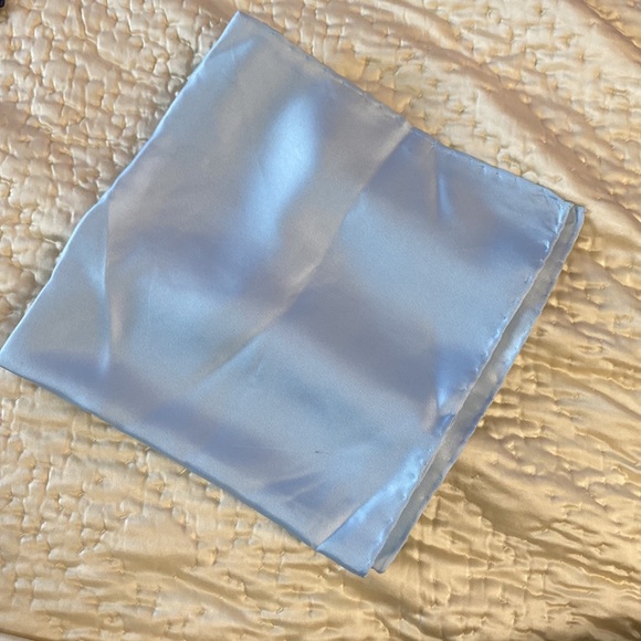 Light blue silk pocket square - Picture 2 of 2